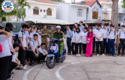 HƠN 400 HỌC VIÊN KHỐI 10 THAM GIA CHƯƠNG TRÌNH HƯỚNG DẪN KỸ NĂNG LÁI XE AN TOÀN